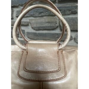 HOBO Shelia Leather Desert Sand Medium Crossbody with Shoulder Strap Purse
